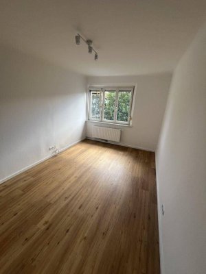 Ruhige, neu renovierte Stadt-Wohnung 3 Zimmer, WG-fähig, TU nähe
