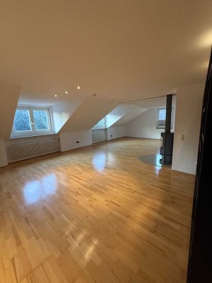 Charmante 3,5-Zimmer Dachgeschosswohnung in Oberhausen-Styrum