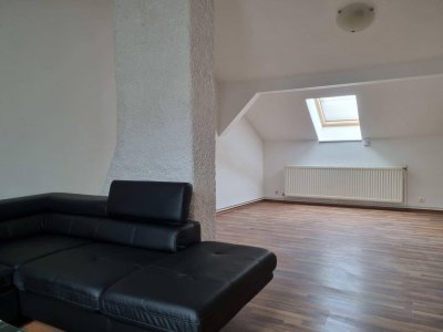 NEUREAL - Wunderschöne Dachgeschosswohnung im Zentrum von Gloggnitz zu verkaufen!