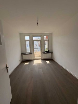 2,5-Zimmer-Wohnung mit 2 Balkonen in ruhiger Lage von Linden-Süd – Erstbezug nach Kernsanierung