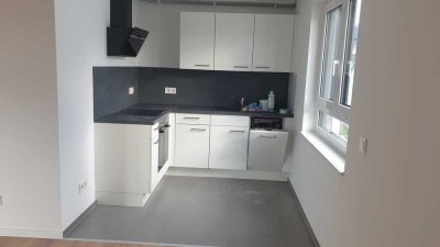 2,5-Raum-Dachgeschosswohnung mit gehobener Innenausstattung, Dachterrasse, EBK und seperatem Eingang