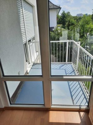 Helle 2-Zimmer Wohnung EBK 2 Balkonen Hadern