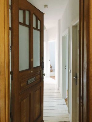 Stilvolle 2-Zimmer-Dachgeschosswohnung mit EBK in Hamburg Barmbek-Süd