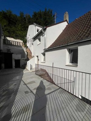 Erstbezug nach Rundum-Renovierung – genießen Sie Ihren Balkon mit Ausblick!