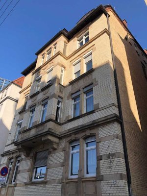 Stilvolle 3-Zimmer-Dachgeschosswohnung mit gehobener Ausstattung und Einbauküche