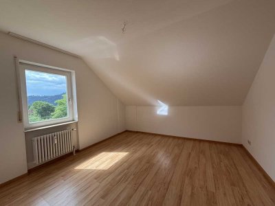 Tolle Aussichten in alle Richtungen: 3-Zimmer-Wohnung mit Balkon in ruhiger Lage von Waldkirch