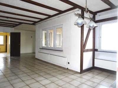 Provisionsfrei* freistehendes Einfamilienhaus mit zwei separaten Wohnungen....