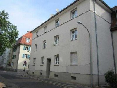Kleine Zwei Zimmer Wohnung mit großer Wohnküche!