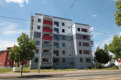 Achtung ! Einbauküche und 2 Zimmer / großer Balkon / Bad mit Wanne innenliegend