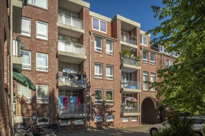 Helle, renovierte 2 ZKB-Balkonwohnung im Erdgeschoss in der Südstadt zu vermieten!