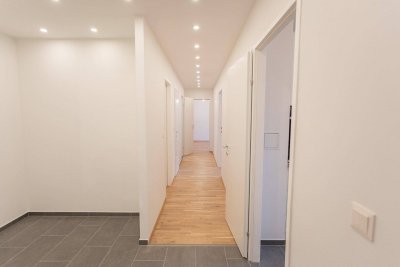 Erstbezug nach Sanierung: südseitige 3-Zimmer Wohnung im 1. Liftstock mit Tischlerküche samt Siemens Geräten und möbliertem Bad