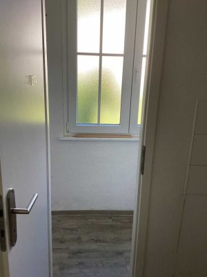Willkommen im Grünen! Geräumige 2,5 Zimmerwohnung mit großem Balkon und Mansarde