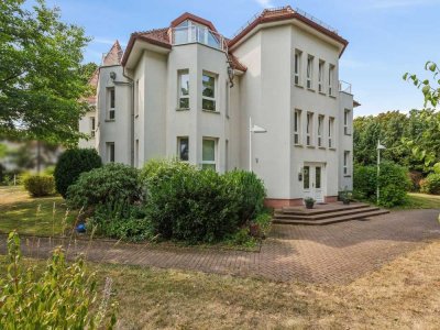 Idyllisch wohnen im Leipziger Grüngürtel: 4 -Zimmer-Erdgeschosswohnung mit Terrasse in Neuschönefeld