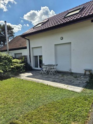 Stilvolle, neuwertige 2-Zimmer-Terrassenwohnung mit geh. Innenausstattung mit EBK