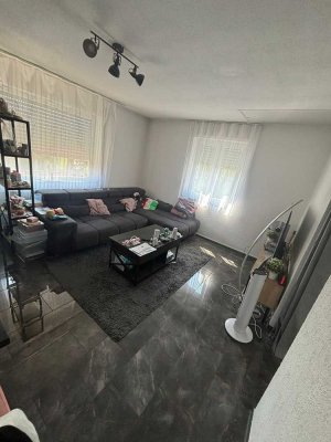 Modernisierte 3,5-Raum-Wohnung mit Balkon und Einbauküche in Singen