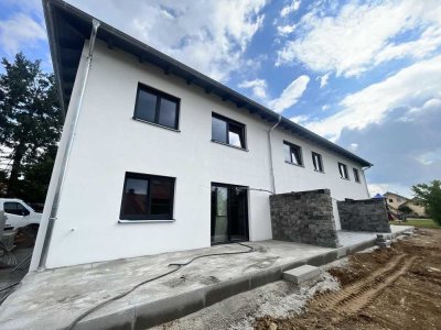 Neubau - 5% Abschreibung - Nur noch 1 Haushäfte verfügbar ! - 146qm Wfl - Schlüsselfertig
