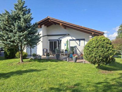 Nur für Gewerbebetreiber!!
Lagerhalle und Bungalow mit herrlichem Garten