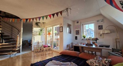 Traumhafte 2,5-Zimmer-Maisonettewohnung mit Südbalkon & Stellplatz in zentraler Lage