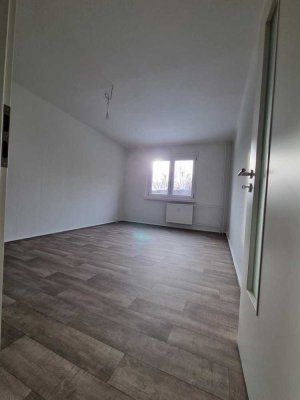 Erstbezug nach Sanierung! 3-Raum-Wohnung mit schickem Duschbad im Grünen!