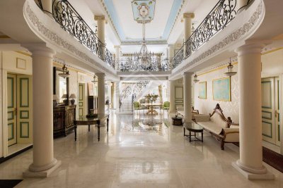 • RARITÄT &amp; LUXUS PUR*Liebevoll kernsaniertes Schloss mit Luxus-Spa und größtmöglicher Privatsphäre
