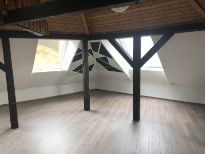 Dachgeschosswohnung 44 m² – helle, ruhig geschnittene Altbau-Charmewohnung