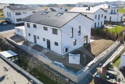 Lichtdurchflutete Doppelhaushälfte mit 20kWp PV-Anlage und Süd-West-Garten in Aicha vorm Wald