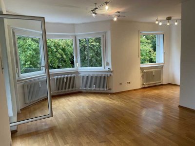 Sehr zentrale 2-Zimmer-Wohnung mit EBK, neuem Bad und Balkon