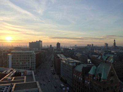 Wohnen über den Dächern Hamburgs – Traumhafte 2-Zimmer-Wohnung mit spektakulärem Panoramablick