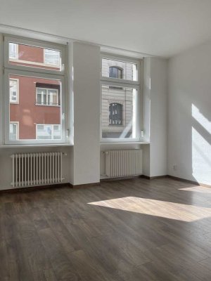 Renovierte 2-Zimmerwohnung mit EBK & Terrasse zu vermieten