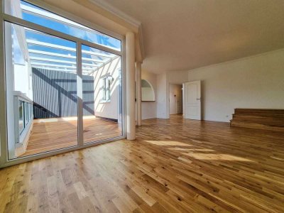 Penthouse-Feeling I Großzügige 2-Zimmer-Wohnung mit Wintergarten, Terrasse