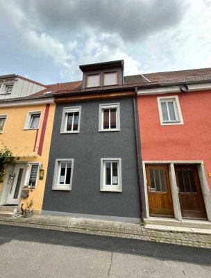 Attraktives und saniertes 4-Raum-Reihenhaus mit gehobener Innenausstattung in Neustadt an der Aisch