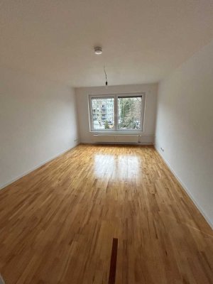 Erstbezug nach Sanierung: 3,5-Zi-Wohnung im 3. OG in Kiel-Südfriedhof