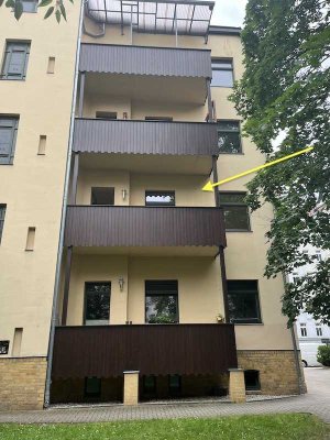 ERSTBEZUG nach Renovierung | Aufzug, Echtholzparkett & großer Balkon...