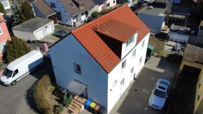Sanierte vermietete DG Wohnung in 3FH mit Stellplatz und Gartenanteil