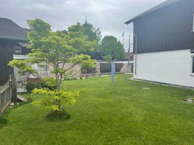 *** Hallo Gartenliebhaber! Renovierte 3-Zi-Erdgeschosswohnung mit Garten und 4 KFZ-Stellplätzen ***