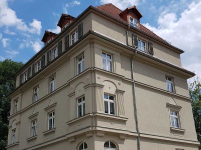 Exklusive 3-Raum Dachgeschoss Wohnung mit Lift direkt in die Wohnung und Einbauküche
