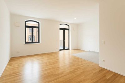 Hochwertig sanierte 3-Zimmer-Wohnung mit Balkon // stilvoller Altbau, zentrale Lage