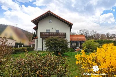BERK Immobilien - Zweifamilienhaus mit über 1100 m² Grundstück in beliebter Lage von Miltenberg-Nord