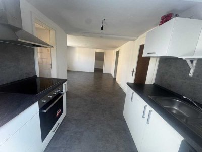 Schöne und modernisierte 3-Raum-Wohnung mit gehobener Innenausstattung in Löbau