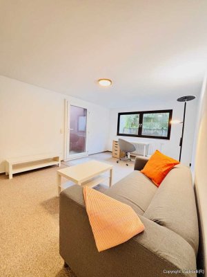 Modernes WG-Zimmer in kleiner Wohngemeinschaft mit separatem Eingang