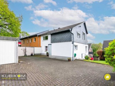 Großzügiges EFH mit 6 Zimmern, 3 Bädern, Balkonen und Garagen in familienfreundlicher Lage