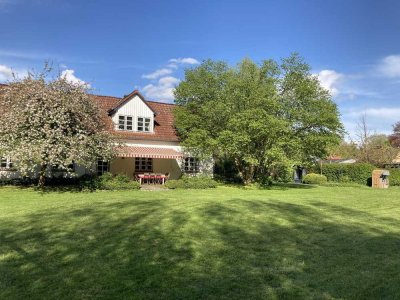 OHNE MAKLER ! Charmantes Haus auf gr. Anwesen zw. den Eutiner Seen nah der Ostsee (Holst. Schweiz)