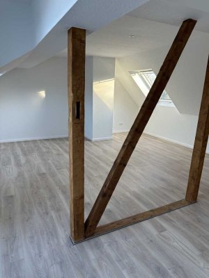 Erstbezug nach Sanierung – Moderne Dachgeschosswohnung mit Loggia in Toplage von Oberhausen