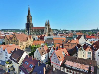 Unikat über den Dächern der Stadt - Stilvolle Maisonettewohnung mit Aufzug