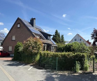 Freiwerdendes, geräumiges und voll unterkellertes Ein-/Zweifamilienhaus mit großer Garage