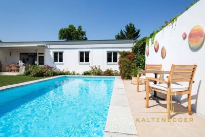 Großzügiger Bungalow mit Pool, hochwertig ausgebautem Untergeschoß und bemerkenswerter Energieeffizienz in der Südstadt