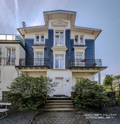Direkt am Toelleturm, in prominenter Lage: sehr helle 200m² - sanierte Altbau - Etage
