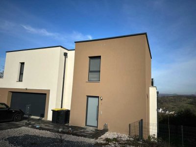 Moderne Erdgeschosswohnung zur Vermieten in Zweifamilienhaus in FRANKREICH – Alsting