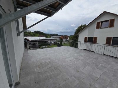 Kernsanierte 3,5-Zimmer-Wohnung mit Balkon, Terrasse und Garage in Untersiggingen