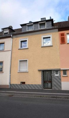 Älteres vermietetes Reihenmittelhaus in Aschaffenburg-Damm